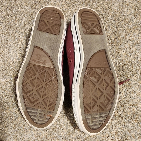 Burgundy Converse shoes - Picture 4 of 4